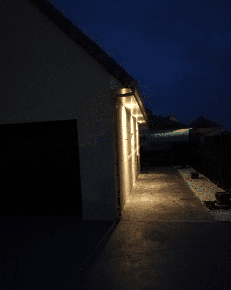 exemple spot extérieur sous-toiture