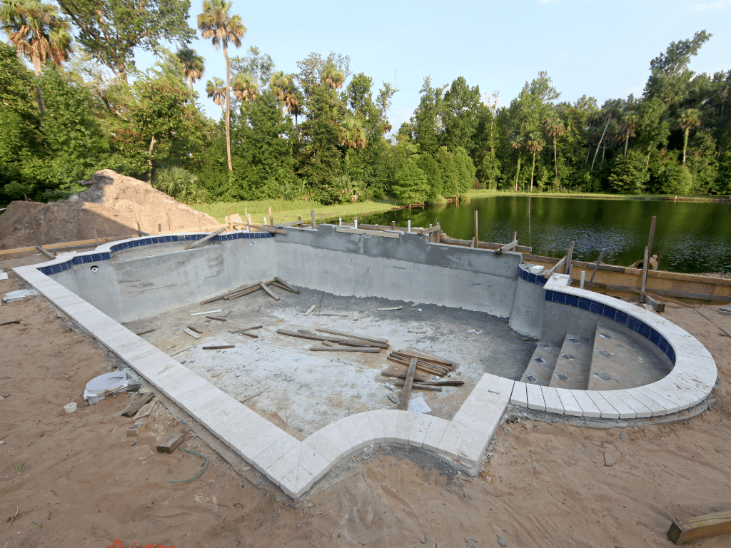 construction maison avec piscine en béton