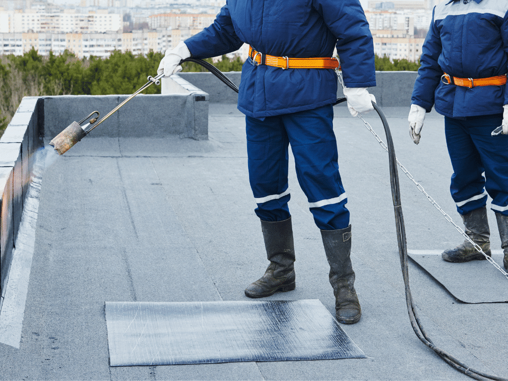 pose revêtement étanche sur construction maison toit plat